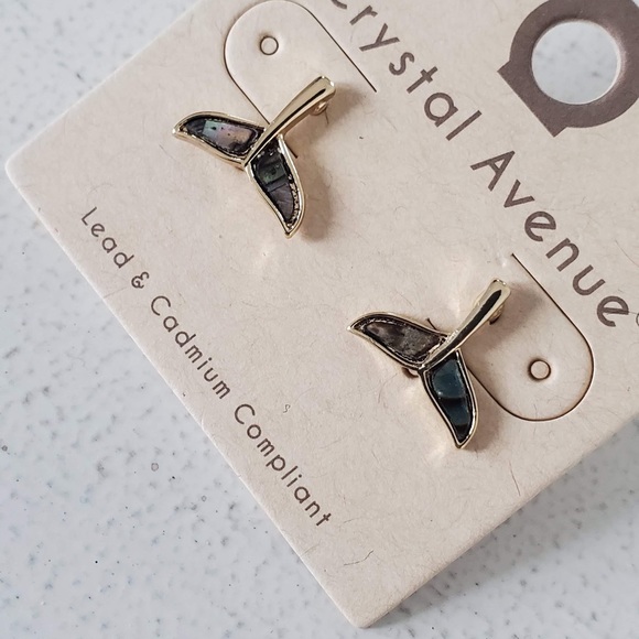 πSALEπ Gold abalone mermaid tail earrings - Picture 4 of 8